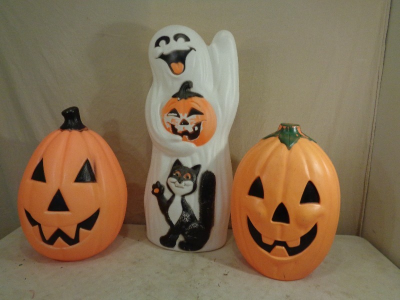 lot 233 image: Plastic Halloween Yard Decor