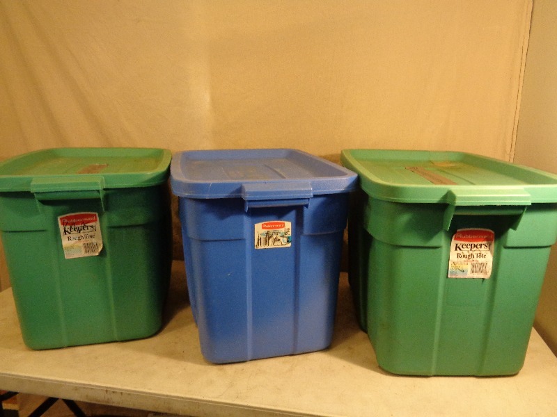 lot 249 image: 3 Totes with Lids