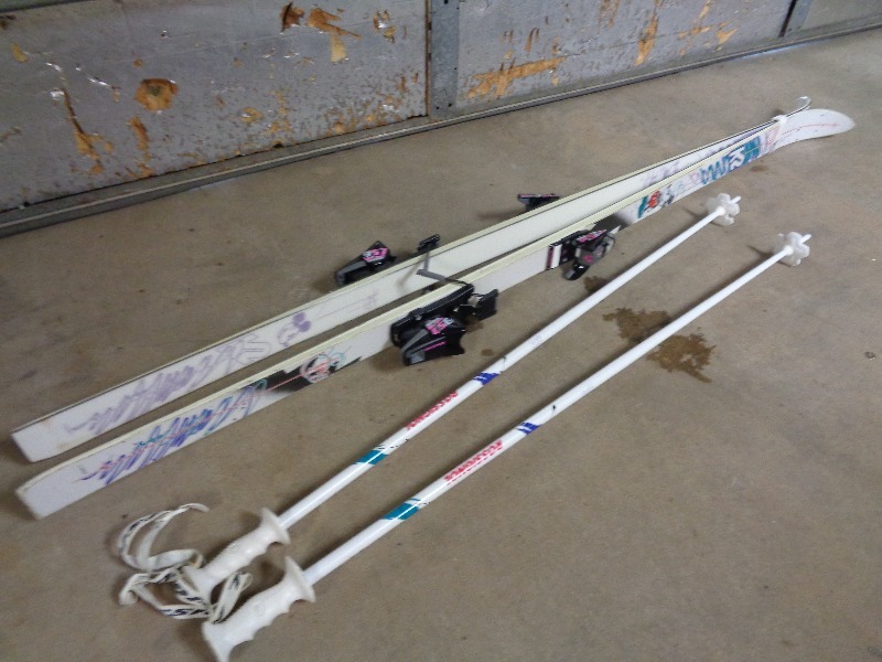 lot 182 image: Skis