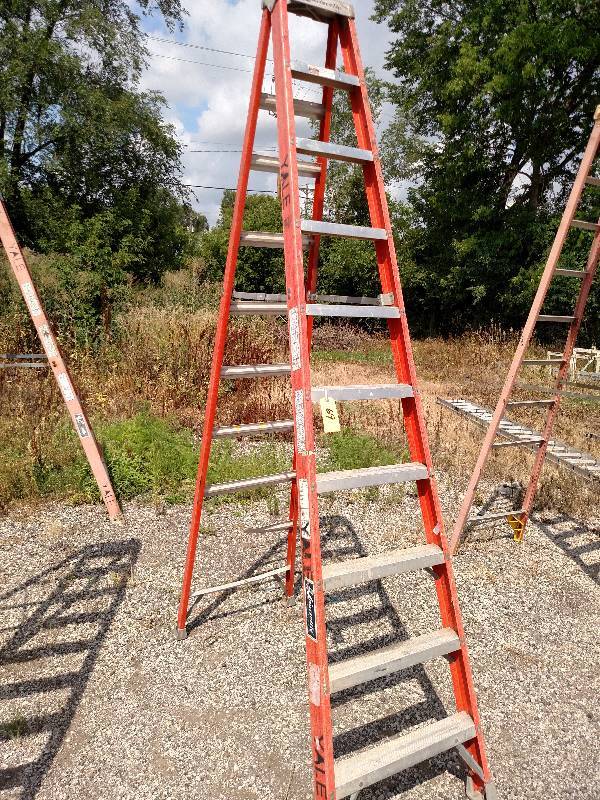 Louisville 10 Fiberglass Step Ladd...