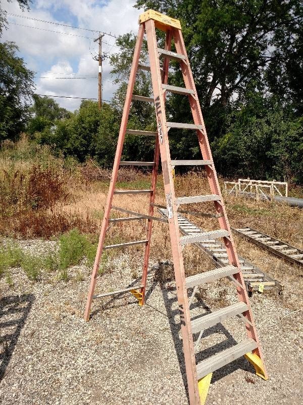 Werner 10 Fiberglass Step Ladder...