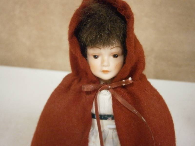 Little Red Riding Hood Doll Avon 1985