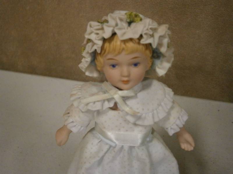 Victorian Collector Doll Avon 1983