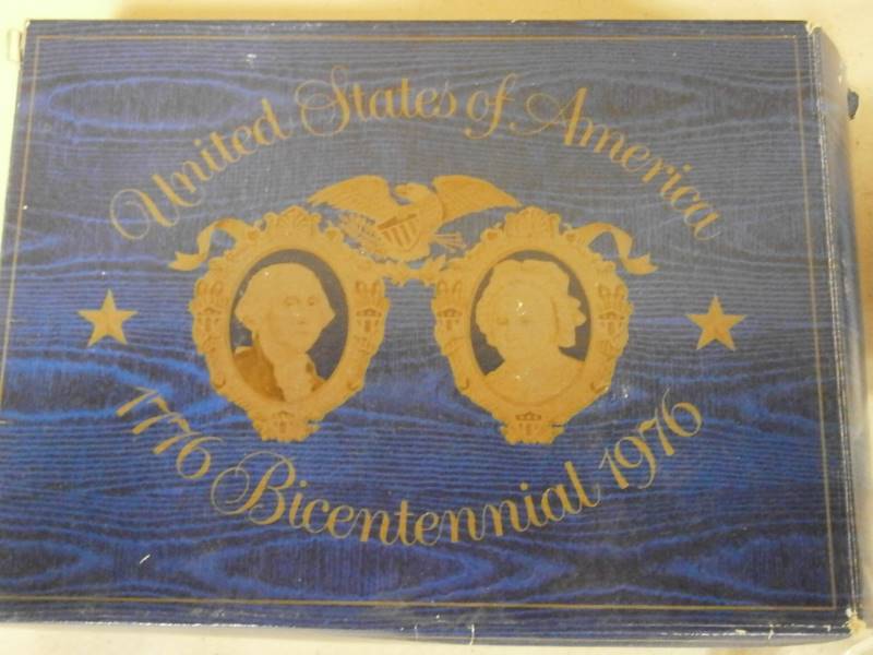 Avon Bicentennial Plate & Soaps