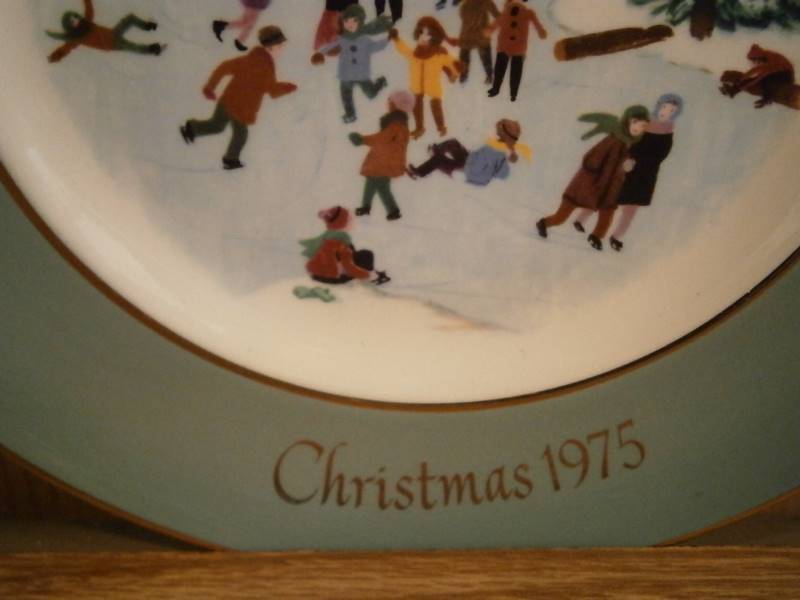 Avon Christmas Plate 1975