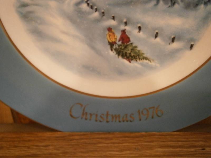 Avon Christmas Plate 1976