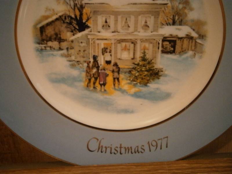 Avon Christmas Plate 1977