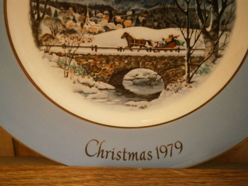 Avon Christmas Plate 1979