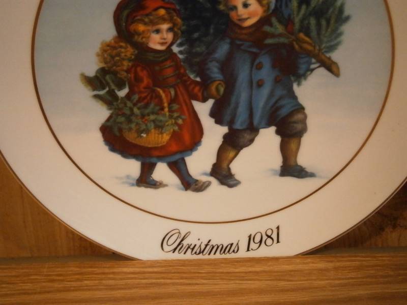 Avon Christmas Plate 1981
