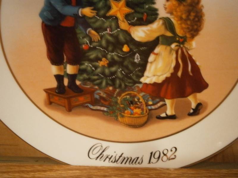 Avon Christmas Plate 1982