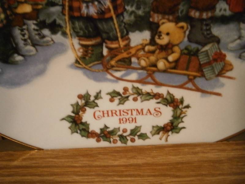 Avon Christmas Plate 1991