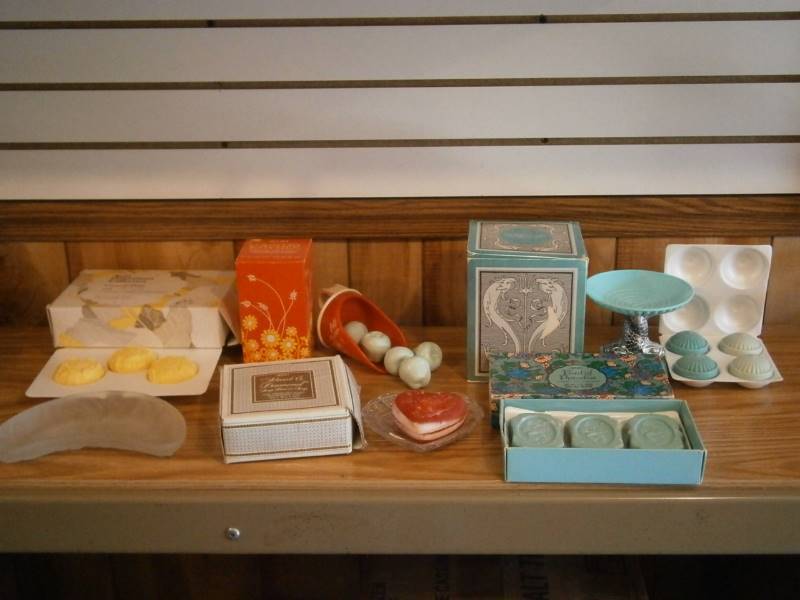 (5) Avon Soaps & Dishes
