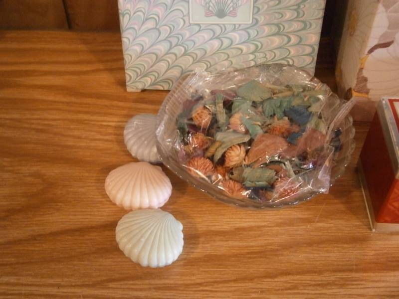 (7) Avon Soaps & Sachets