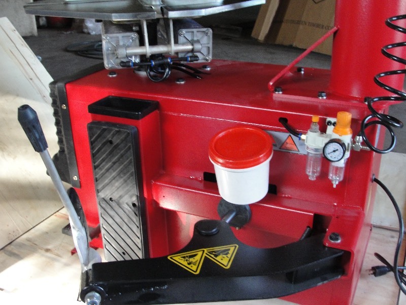 lot 5 image: Meihua Heavy Duty TC6200 Tire Changer