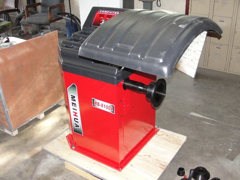 lot 6 image: Meihua Heavy Duty WB8100A Computer Tire Balancer