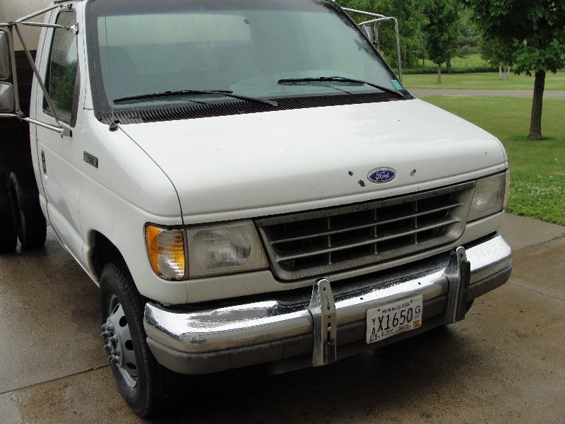 lot 1 image: 1996 Ford 1 Ton dump