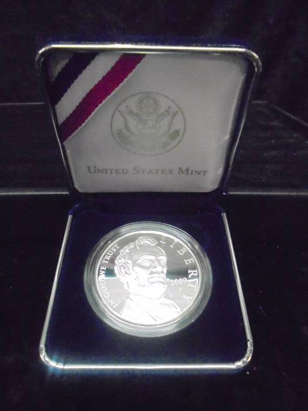 2009 Abraham Lincoln Commemorative SILVER Dollar in Velvet Display