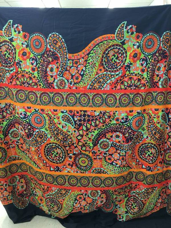 lot 26 image: queen duvet with two pillow cases