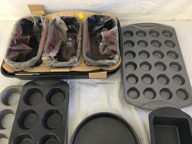lot 38 image: muffin pans,bread pans