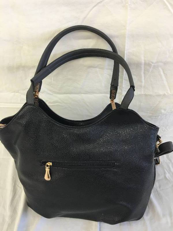 lot 39 image: black and gray maurices purse