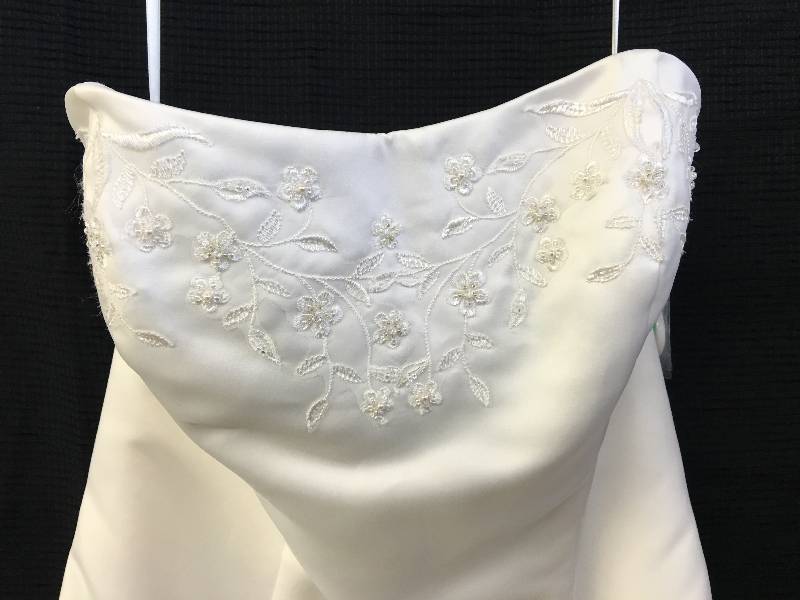 lot 78 image: wedding dress size 12 retail $498