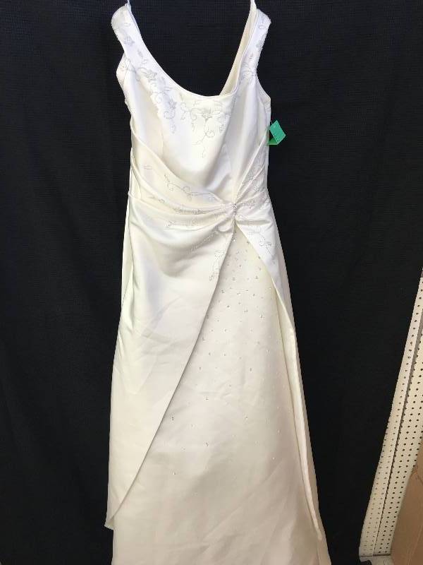 lot 81 image: Zune for impressions size 16 wedding dress retail $599
