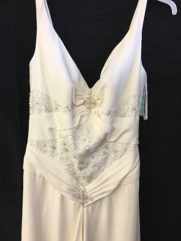lot 109 image: eBrizz wedding dress, size 12 retail $710