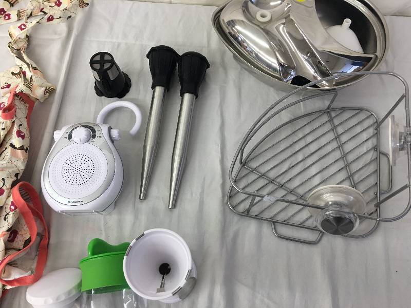 lot 113 image: animal water dish, shower radio and turkey pasters