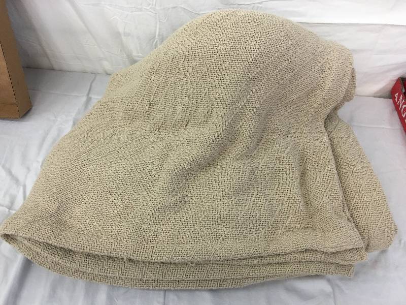 lot 117 image: wamsutta king blanket