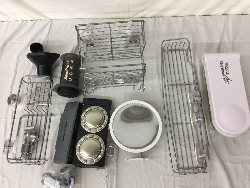 lot 136 image: shower items
