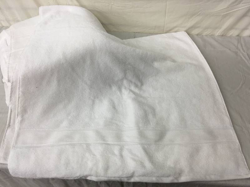 lot 174 image: kenneth cole reaction towels x3