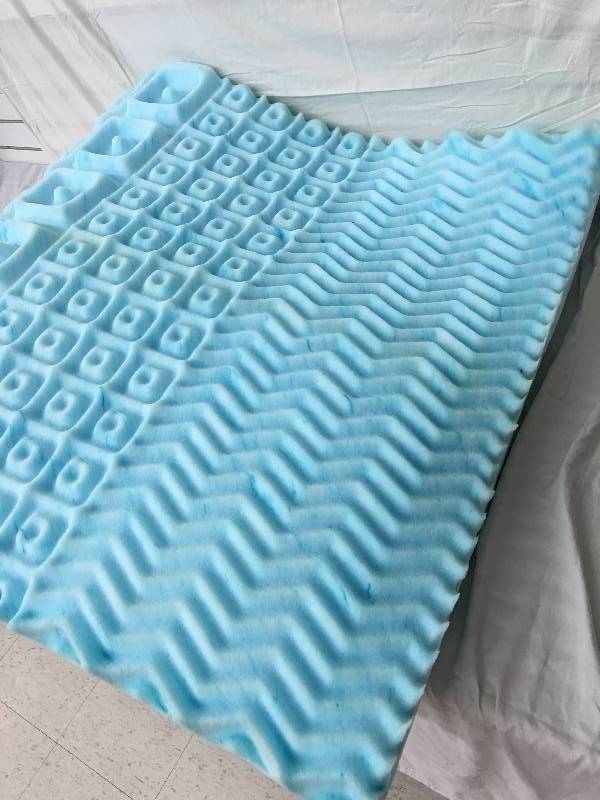 lot 183 image: twin foam bed topper