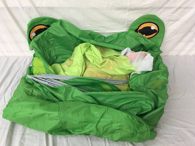 lot 195 image: kids frog tent