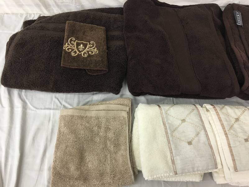lot 217 image: 8 assorted brown towels