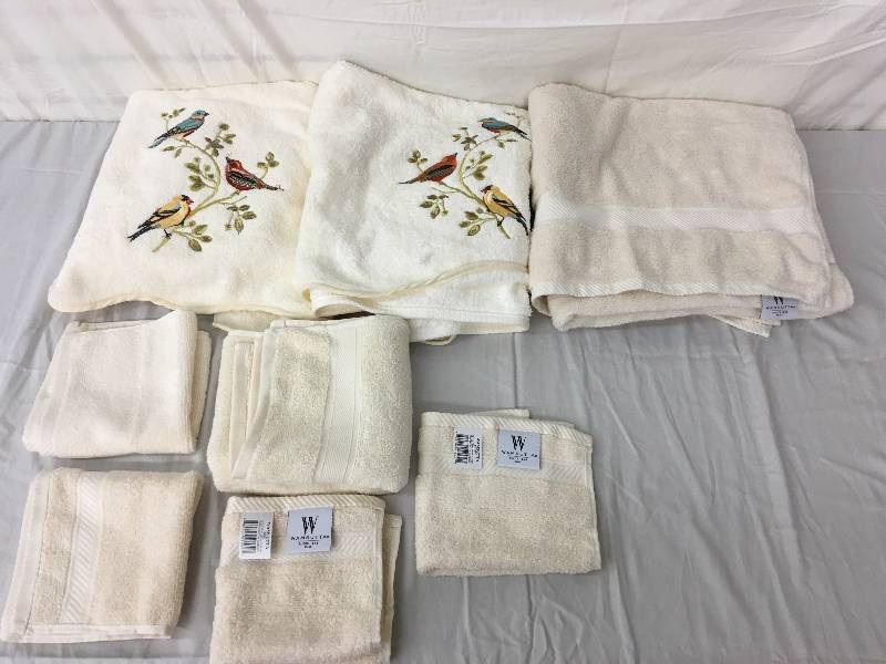 lot 218 image: 8 white towels with birds