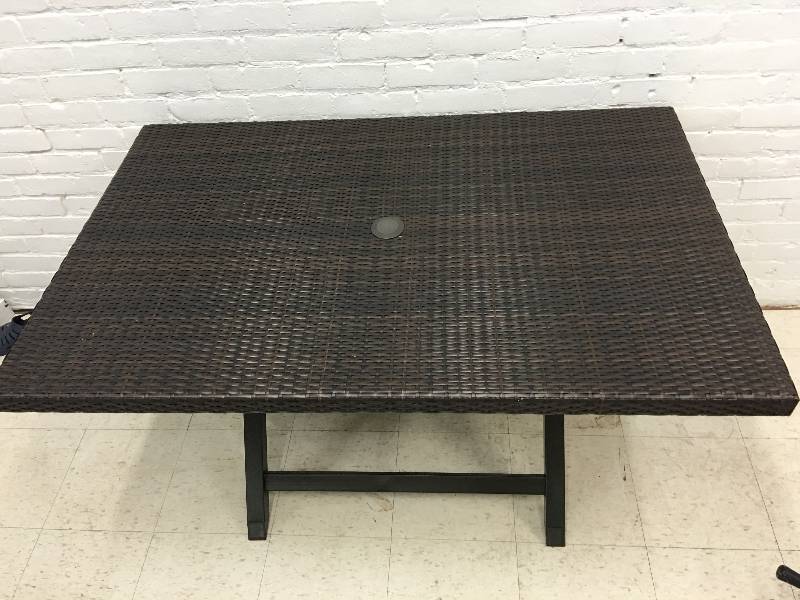 lot 229 image: 4ft folding wicker table with umbrella hole