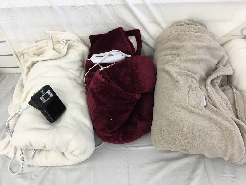 lot 239 image: 6 heated blankets