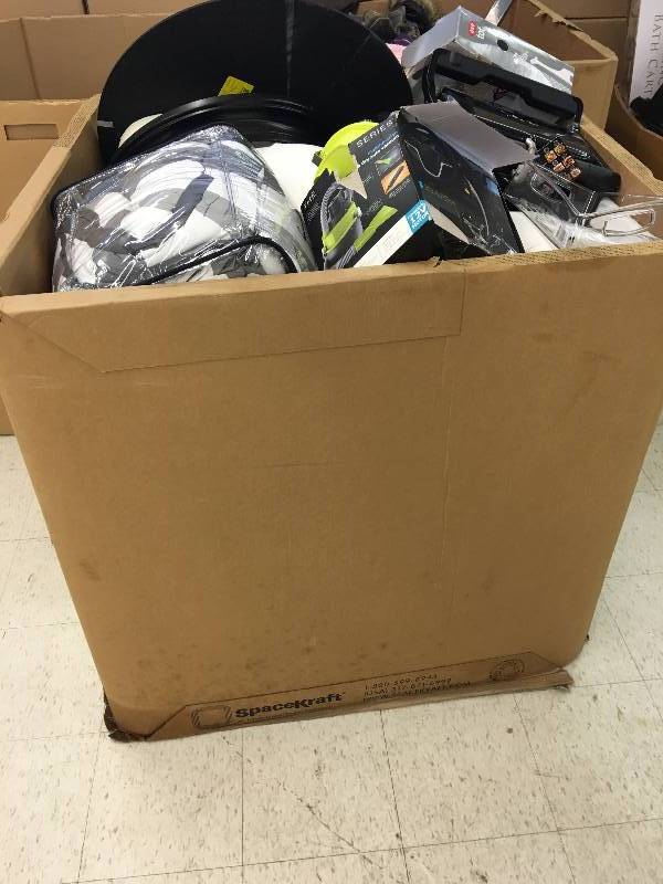 lot 260 image: pallet of repairablenon picked up merchandise, vacuum, bedsets, tfal