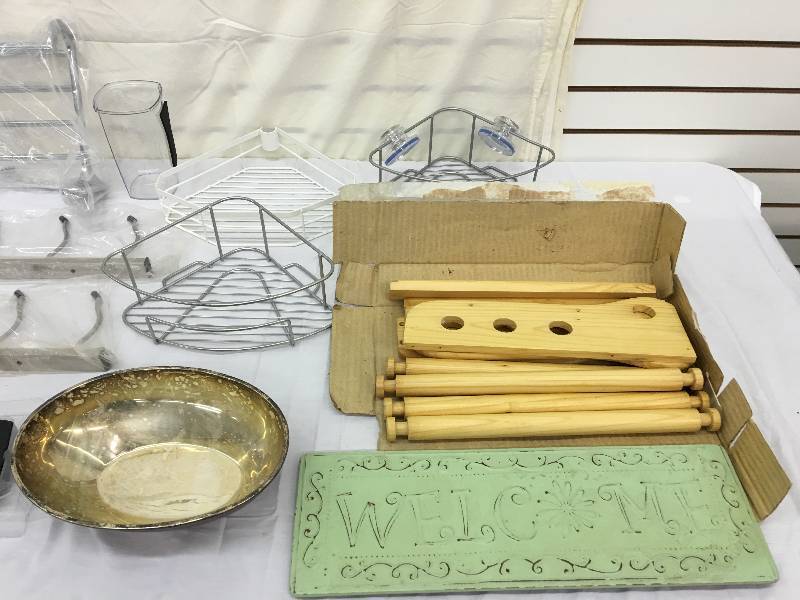 lot 280 image: paper towel holder, towel rack, welcome sign