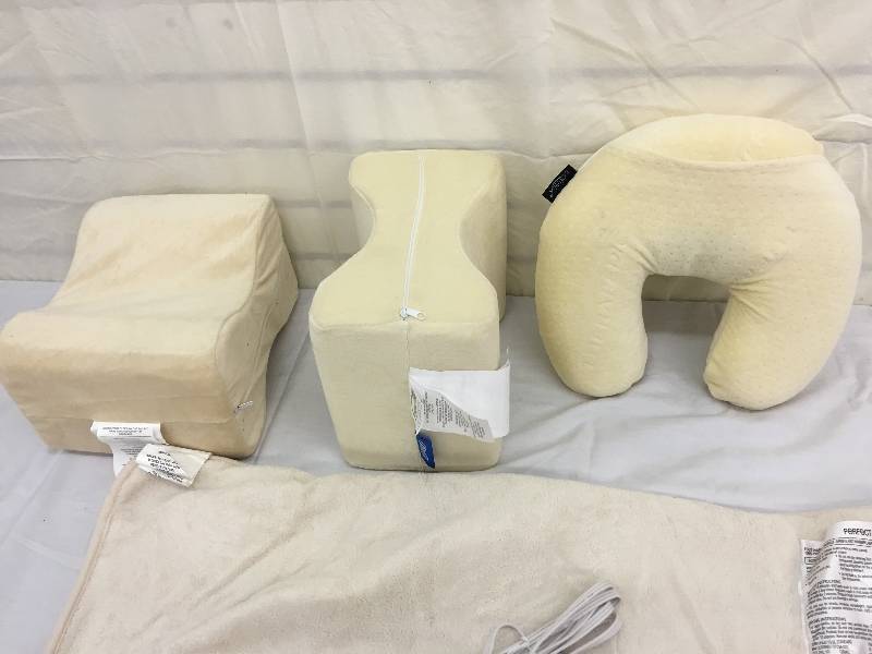 lot 288 image: heated blanket and contour pillows