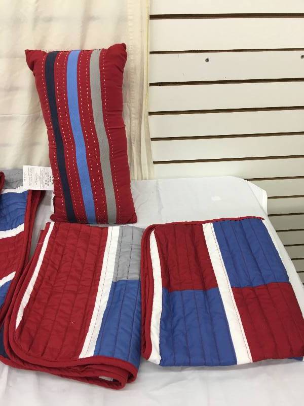 lot 298 image: king bed set with throw pillow