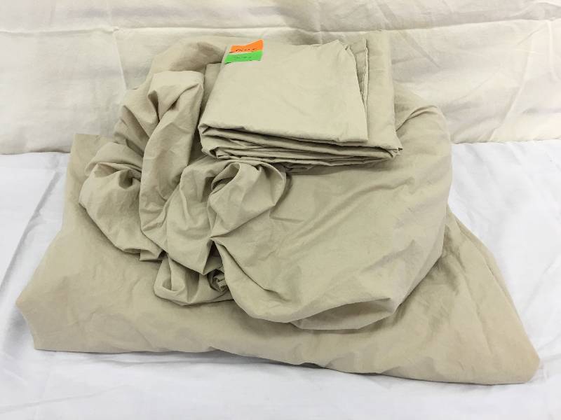 lot 300 image: queen sheets and pillow