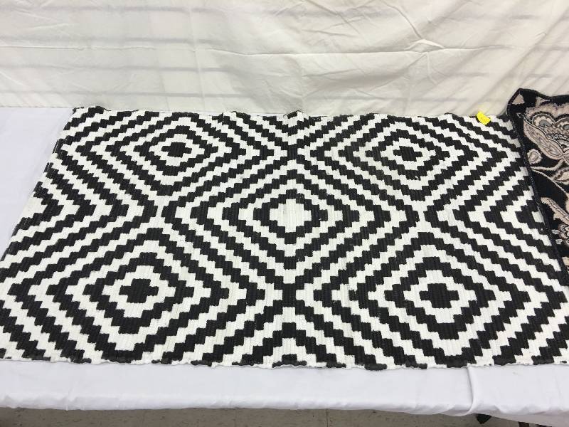 lot 313 image: 2 rugs