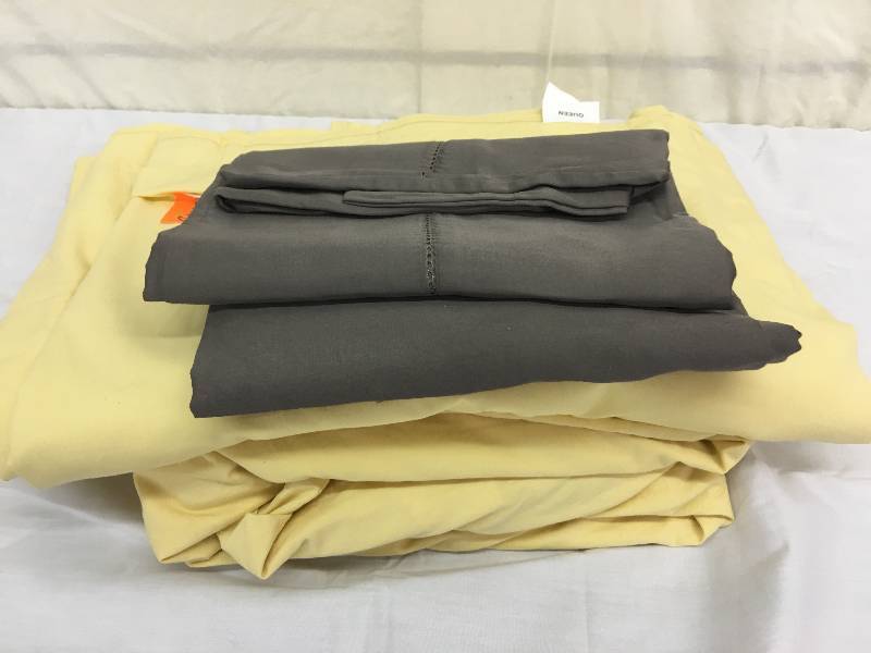 lot 322 image: yellow queen sheets