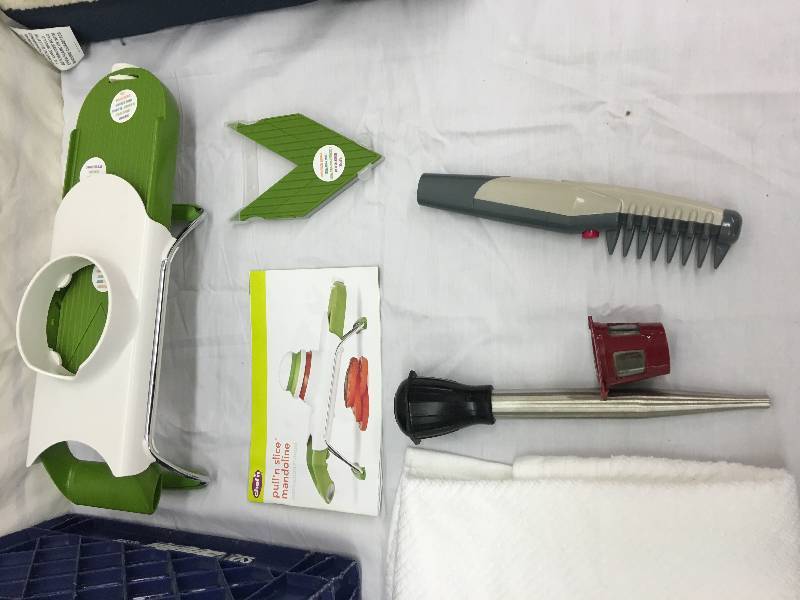 lot 326 image: pull n slice, pillow, comb