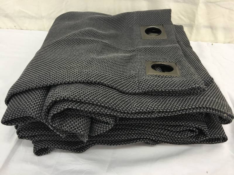 lot 330 image: 2 blackout curtains