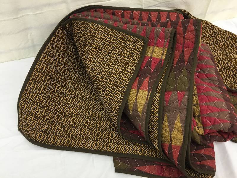 lot 346 image: queen blanket