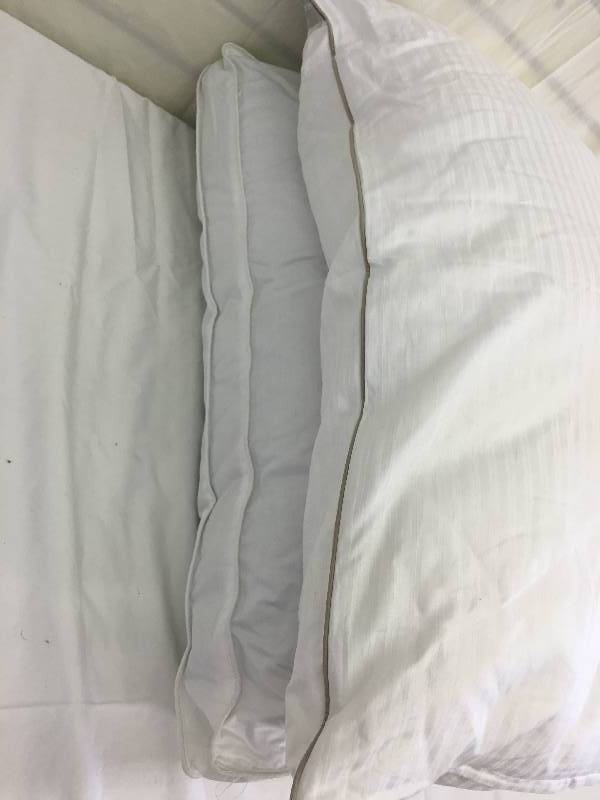 lot 375 image: 2 pillows