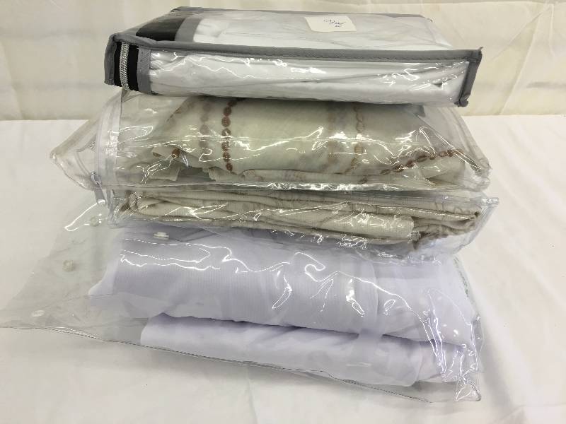 lot 380 image: sheets and pillow case