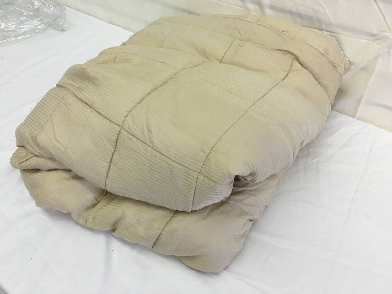 lot 398 image: king blanket tan